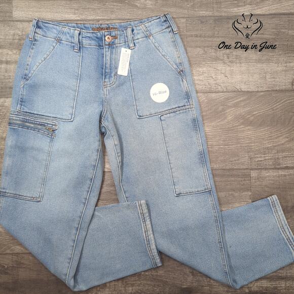 Arizona Jean Co. Juniors Hi Rise Cargo Style Jeans Size 7 - Picture 1 of 6
